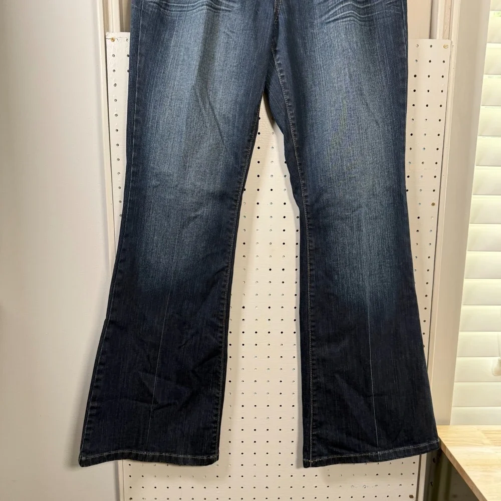 Maurices Molli Flare‎ Jeans Women's Blue Denim Mid Rise Stretch Pockets - 9/10